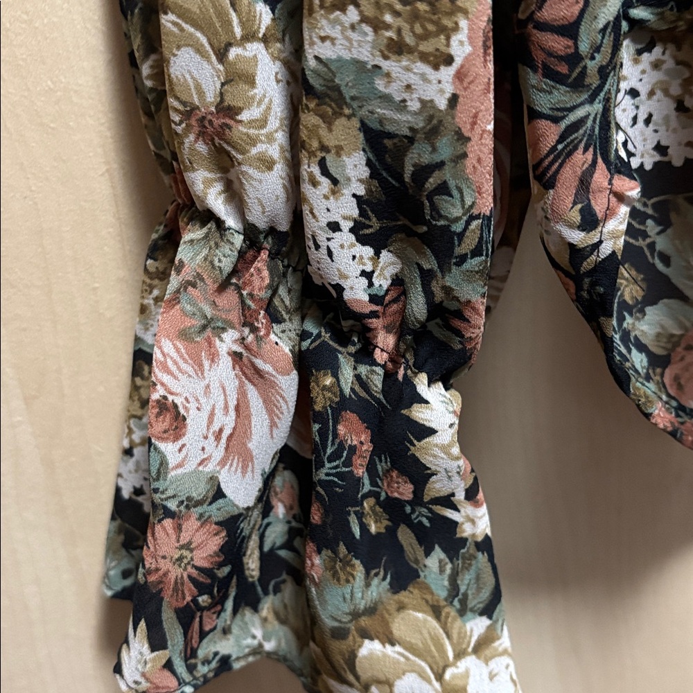 Floral Ruffle Blouse - Picture 5 of 6